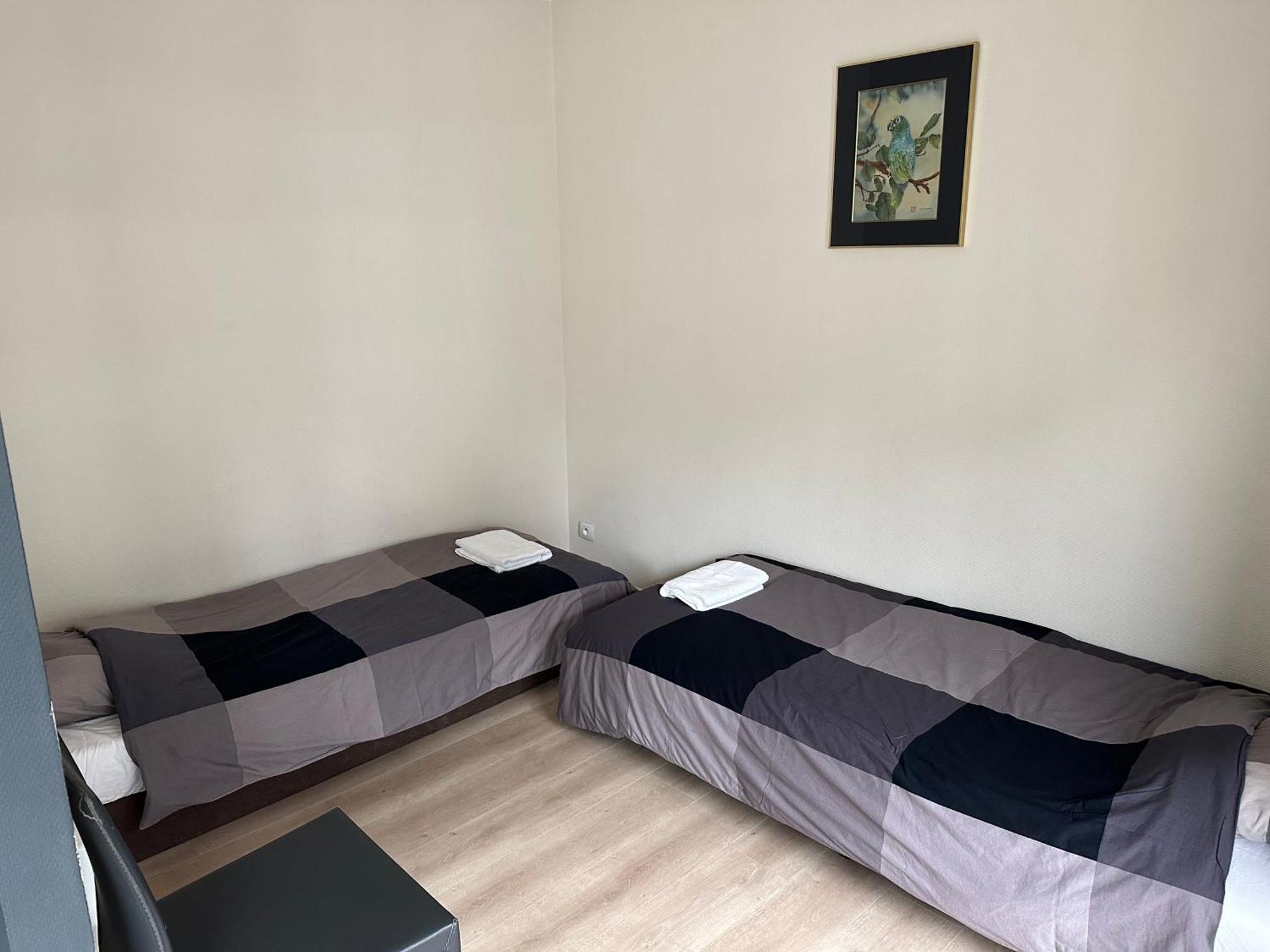 Apartment 3 Bedroom In Center With Balcony View
