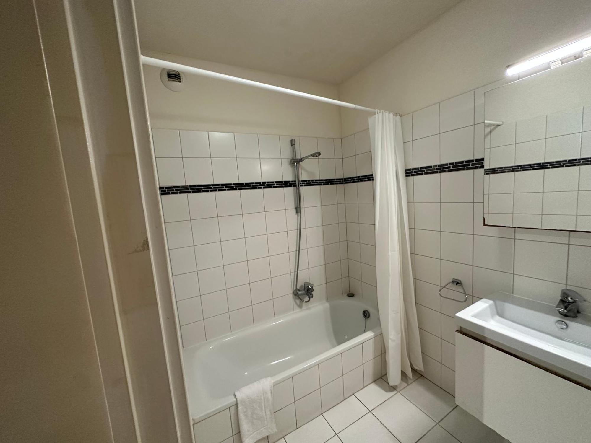 Apartment 3 Bedroom In Center With Balcony View *