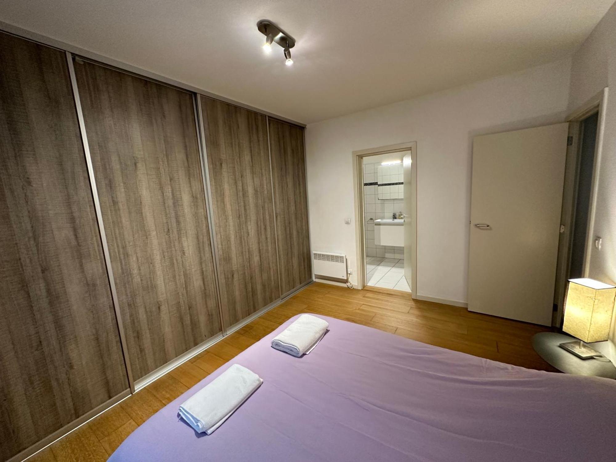 Apartment 3 Bedroom In Center With Balcony View Brussels