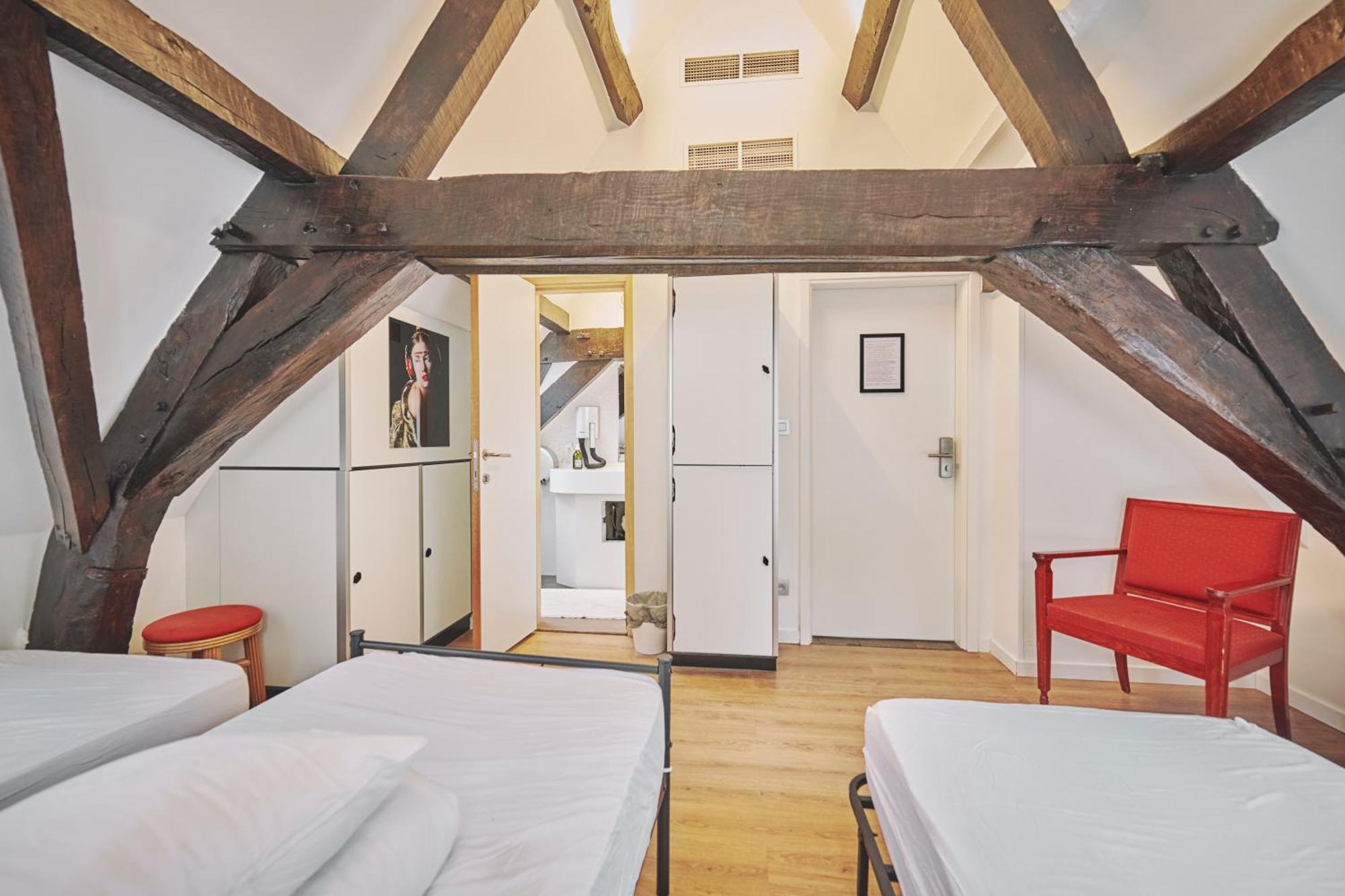 2go4 Quality Grand Place Hostel *