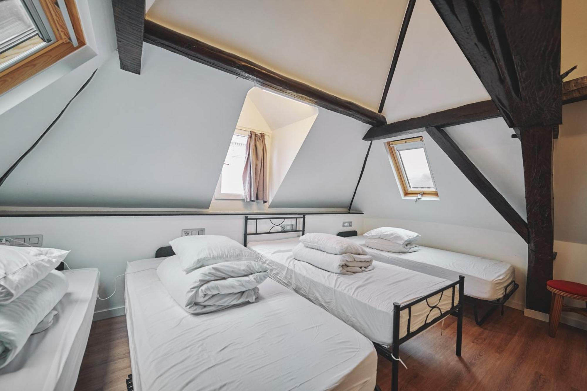 2go4 Quality Grand Place Hostel
