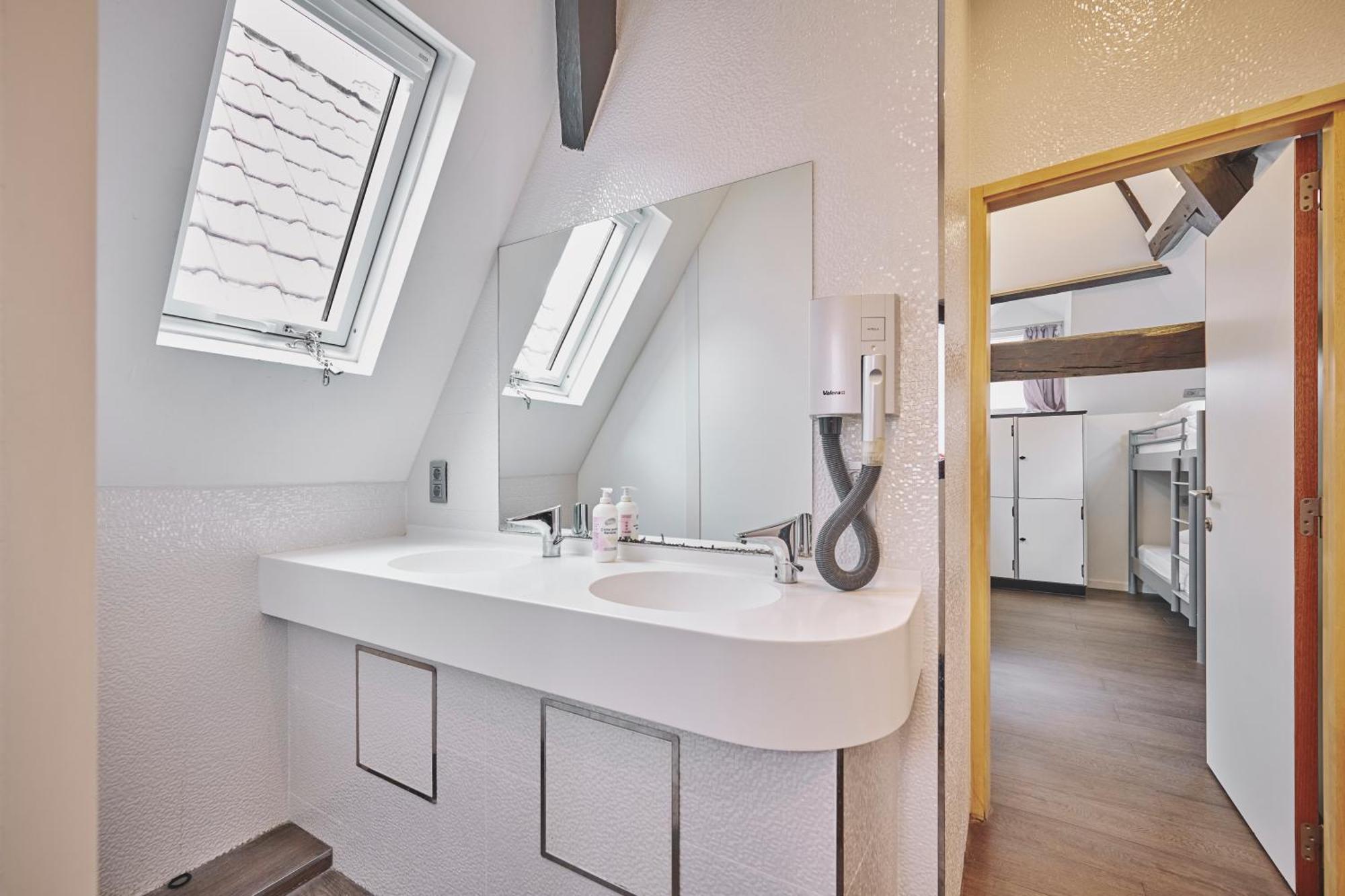 2go4 Quality Grand Place Hostel *