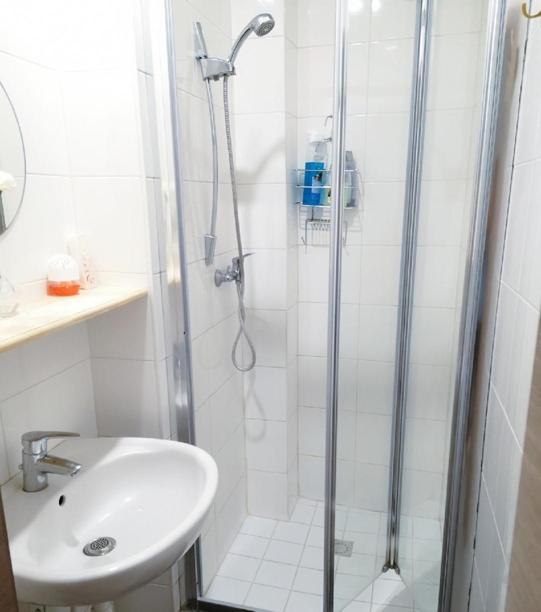 A Private For Backpacker Share Bathroom Appartement Bruxelles