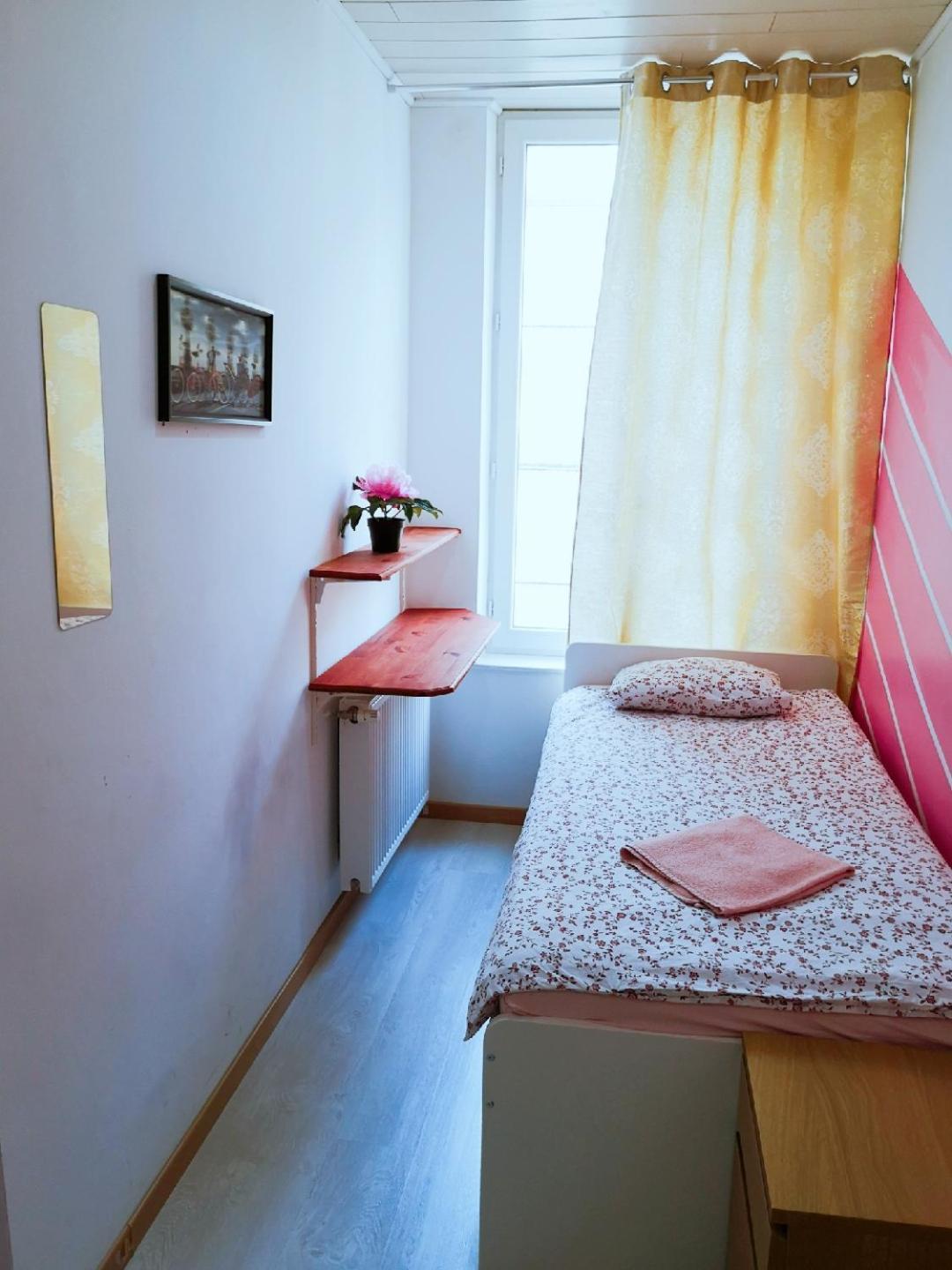 A Private For Backpacker Share Bathroom Bruxelles