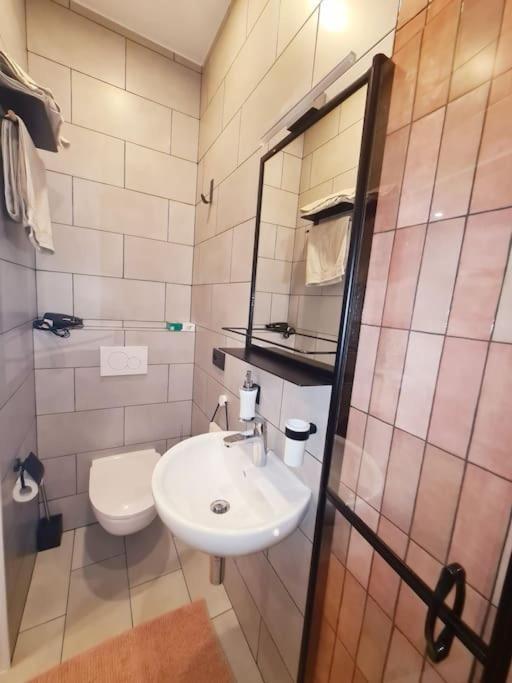 Magnolia Pink New And Fully Equipped * Bruxelles