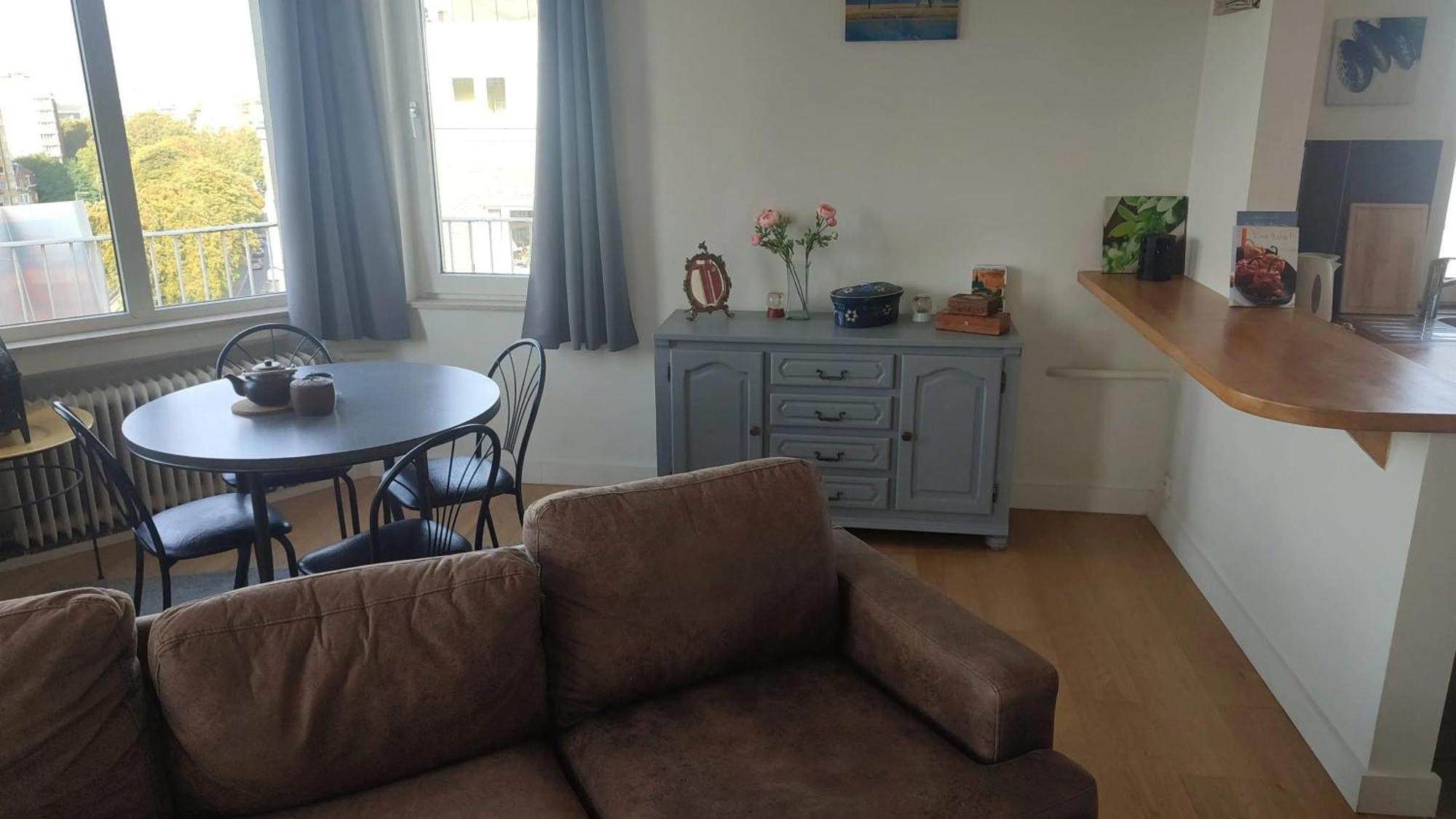 Charming In Etterbeek 70 M² With Balcony Appartement