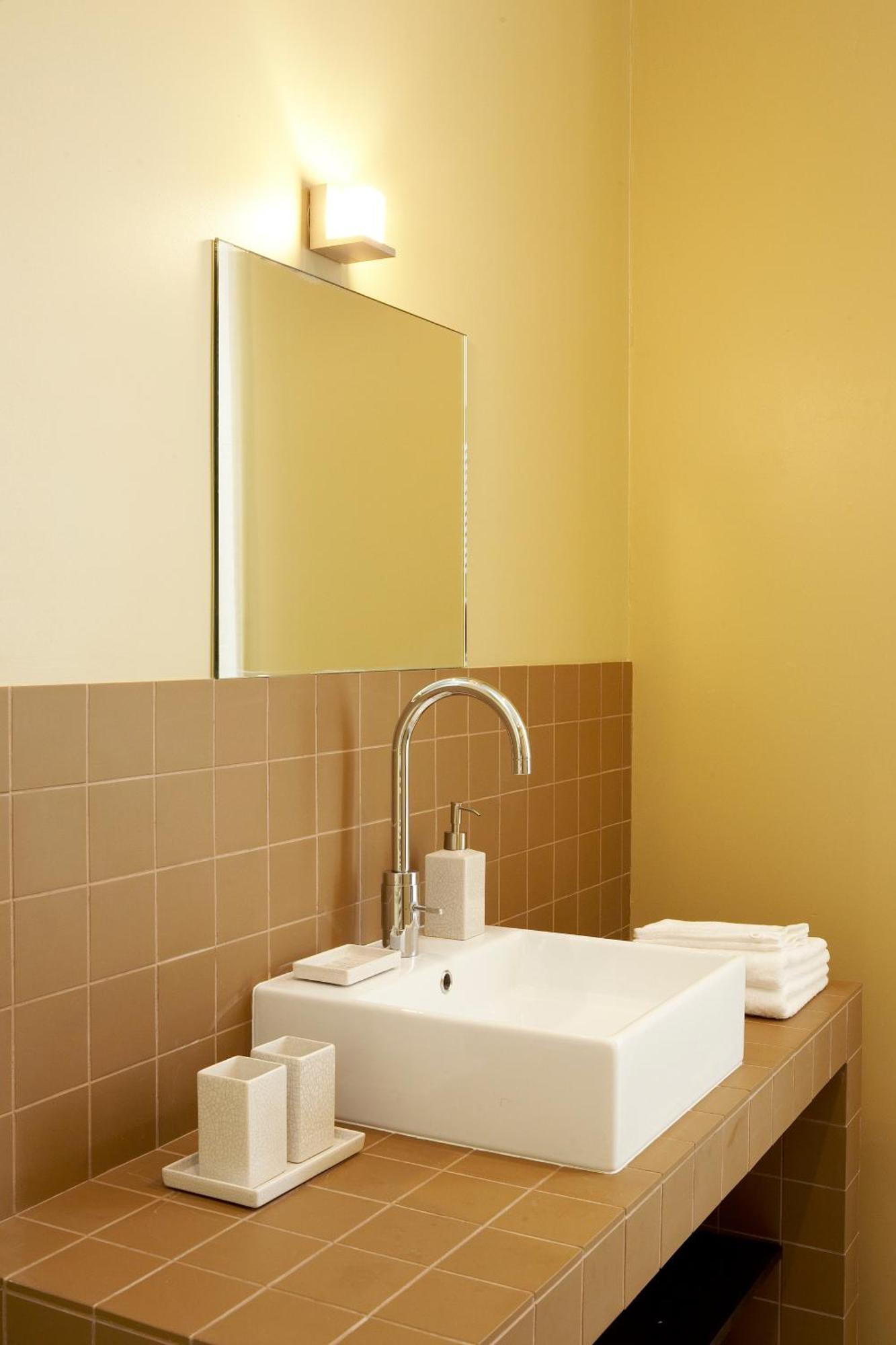 Le Vaudeville Bed & Breakfast 2*
