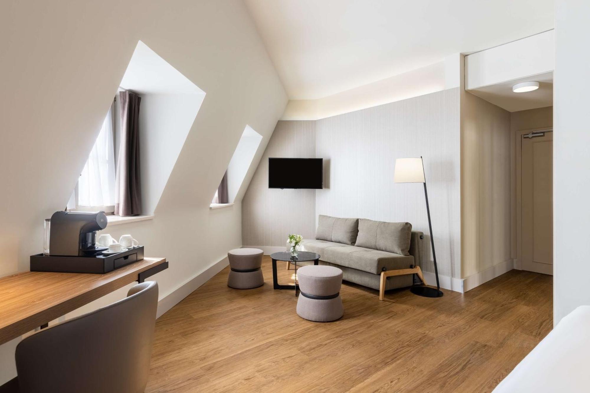 Hotel Nh Carrefour De L'europe 4*