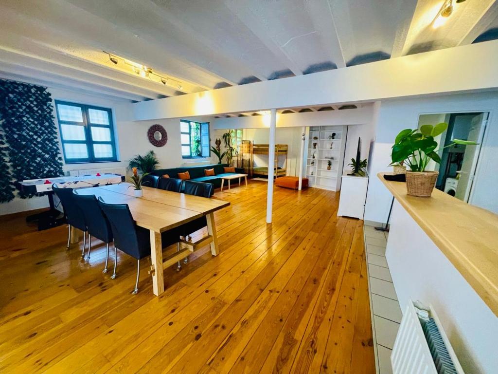 Down Town Oasis-spacious Loft With Private Parking Brüssel