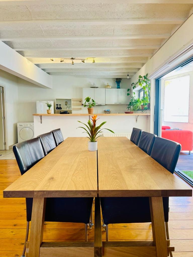 Down Town Oasis-spacious Loft With Private Parking