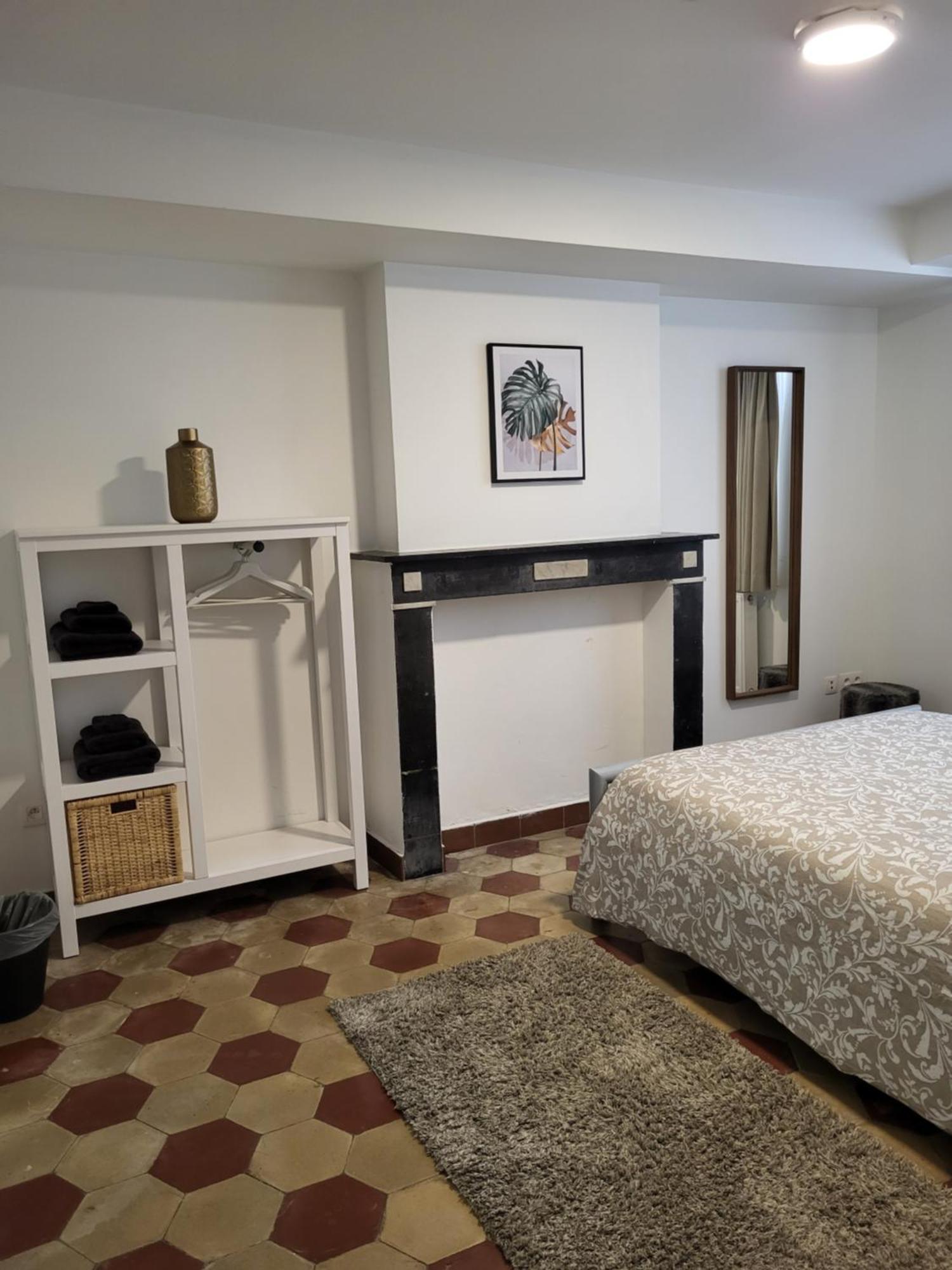 Bed & Blockchain Private With Shared Bathroom Gæstehus