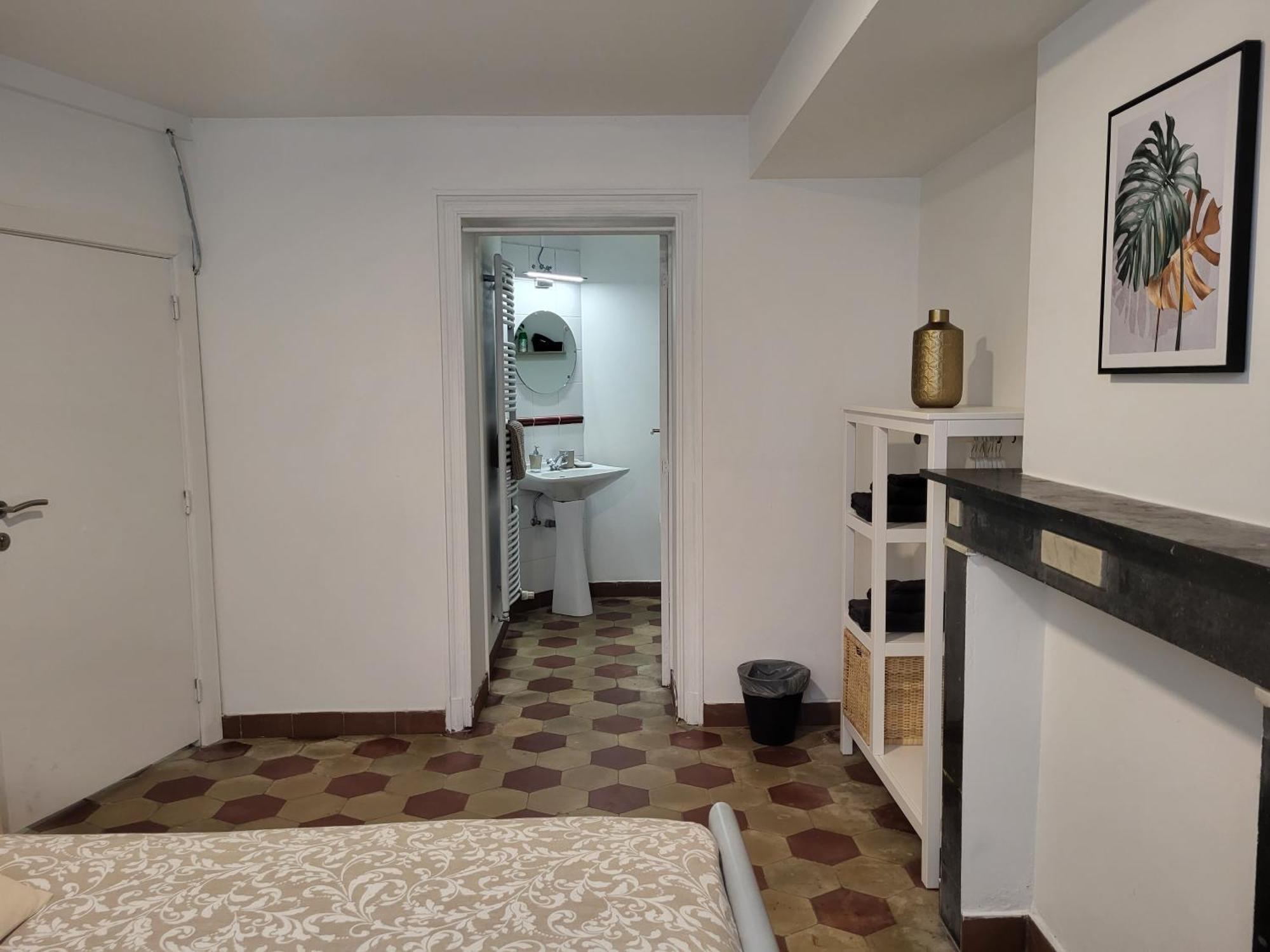 Bed & Blockchain Private With Shared Bathroom *