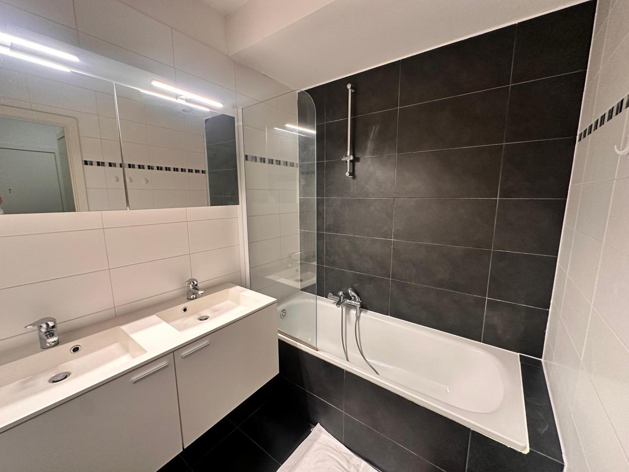 2 Bedroom In Center With Breathtaking View Appartement Brussel