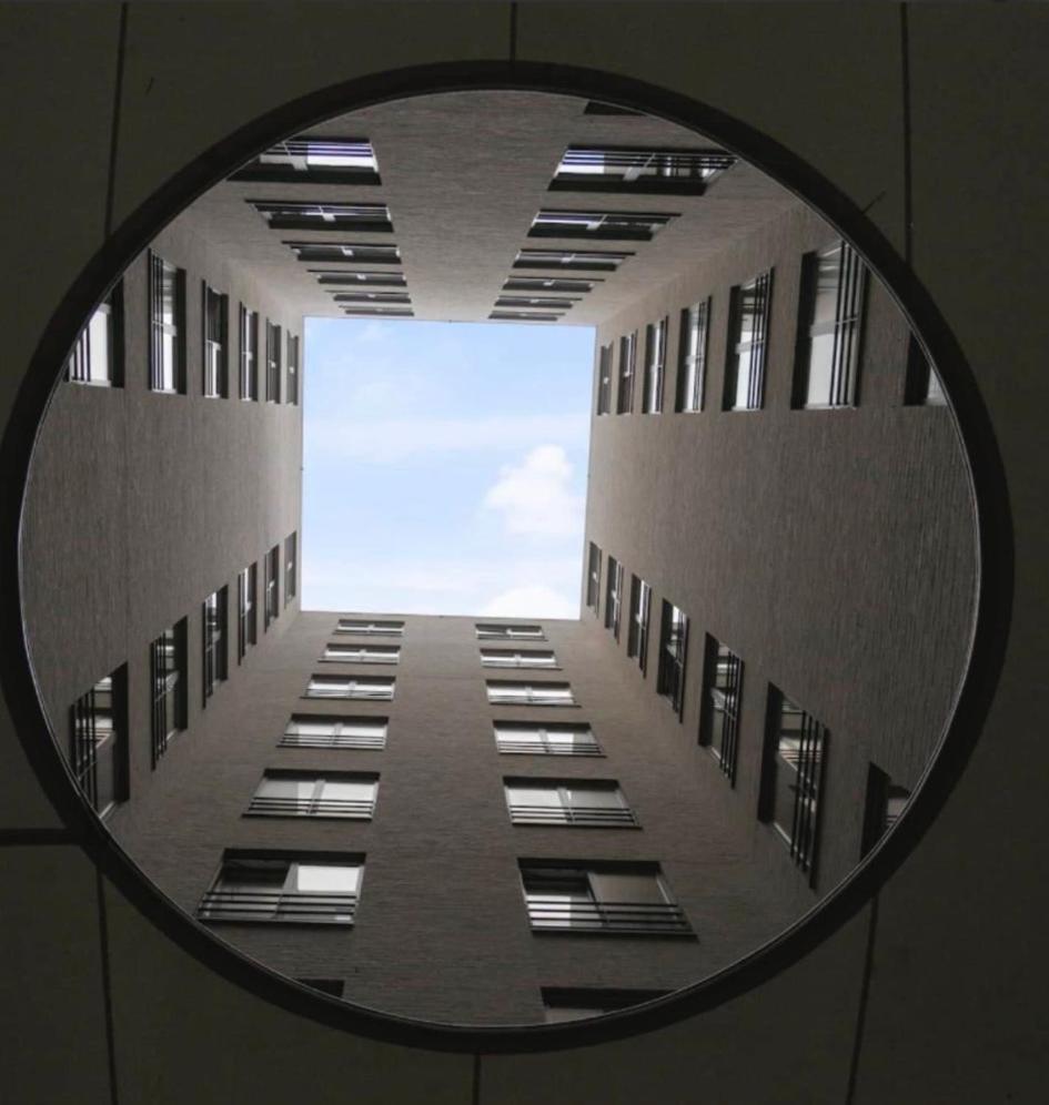 Golden Pearl In Centre Of Apartment