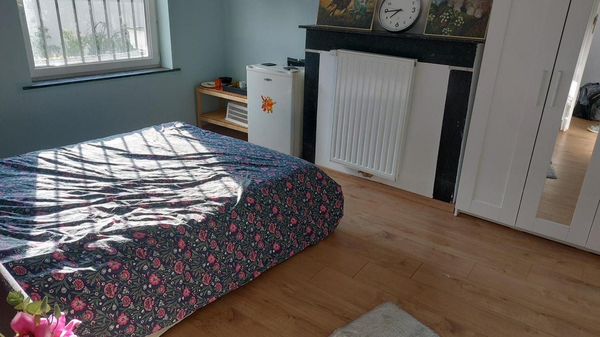 Confortable Avec Un Lit Double A Schaerbeek Cle Bleu Séjour chez l'habitant *