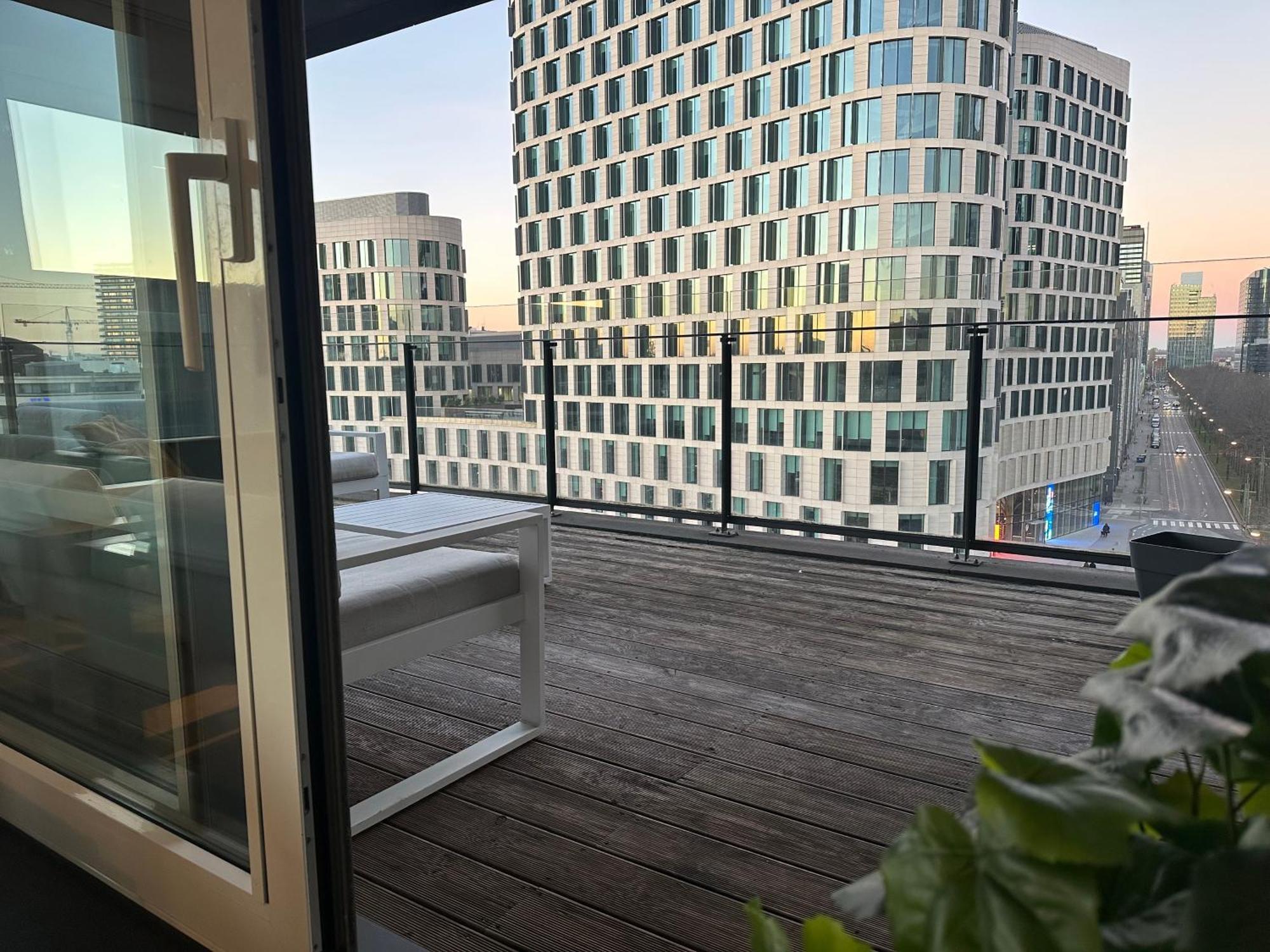 Lejlighed With Balcony In Center *