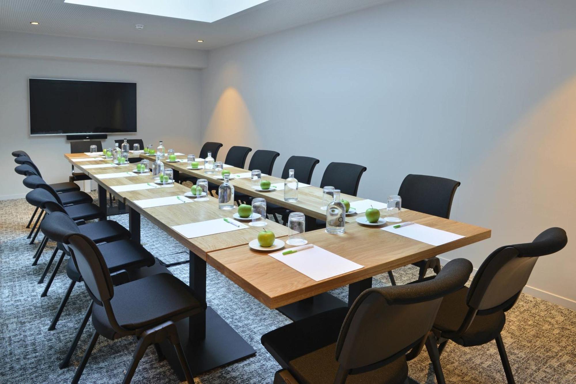 Courtyard By Marriott Eu Hotel 4*