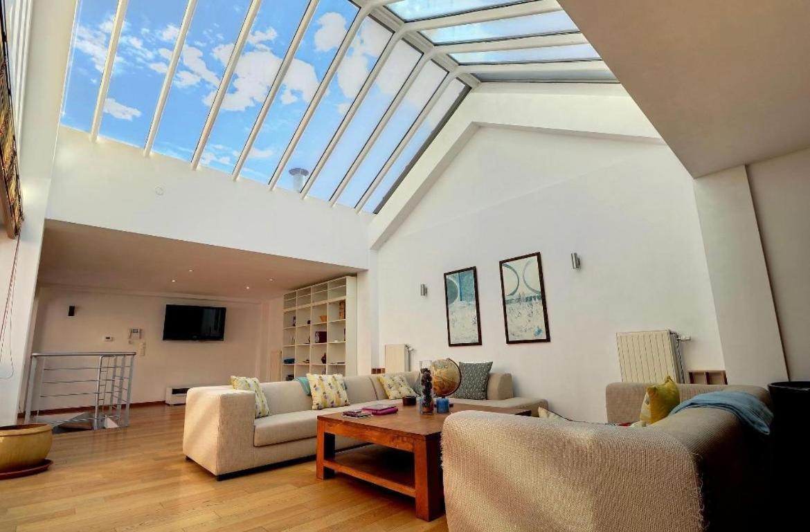 Down Town Spacious Duplex With Private Parking & Game * Brussel