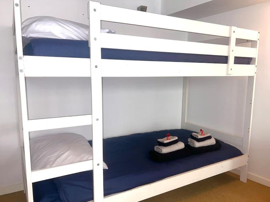 Down Town Spacious Duplex With Private Parking & Game *