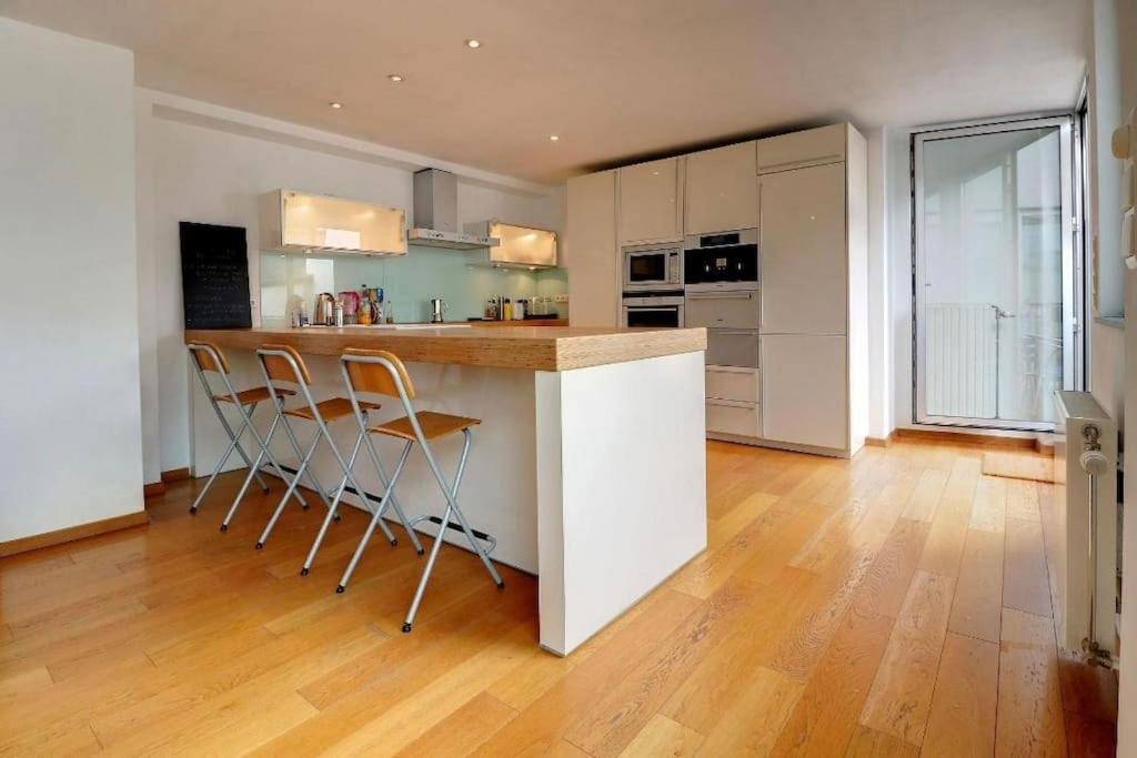 Down Town Spacious Duplex With Private Parking & Game Appartement *
