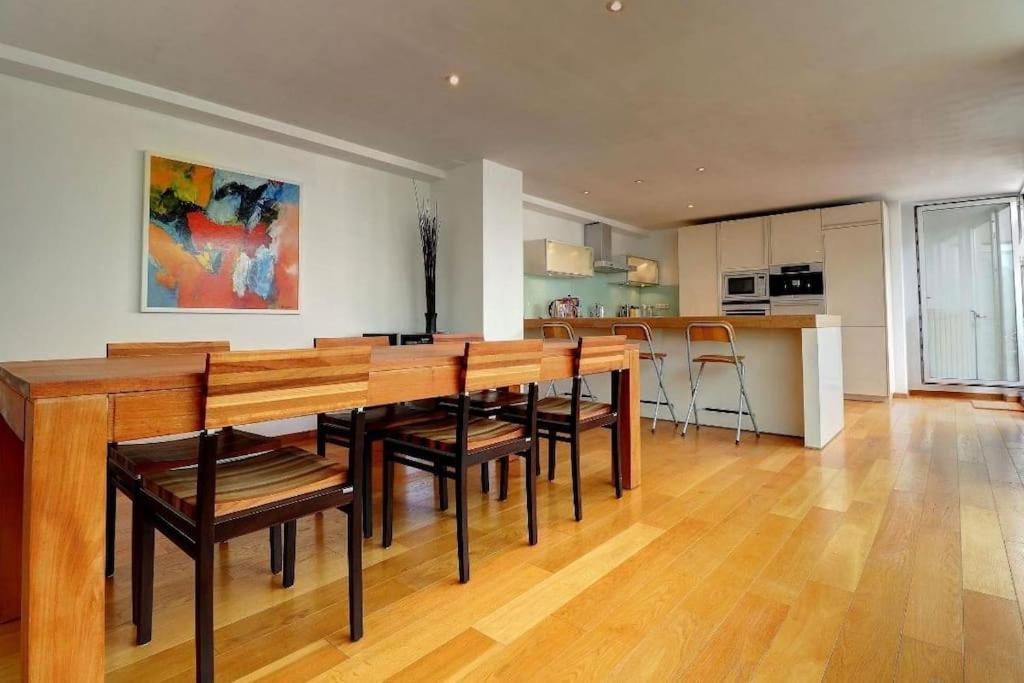 Down Town Spacious Duplex With Private Parking & Game Appartement