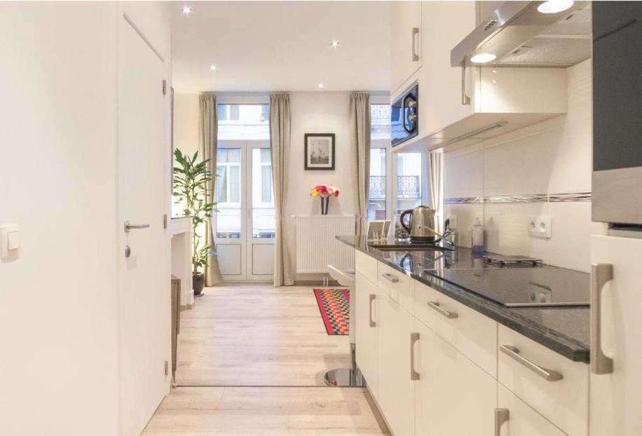 - Steps Grand Place - Local Vibrant Neighbourhood *
