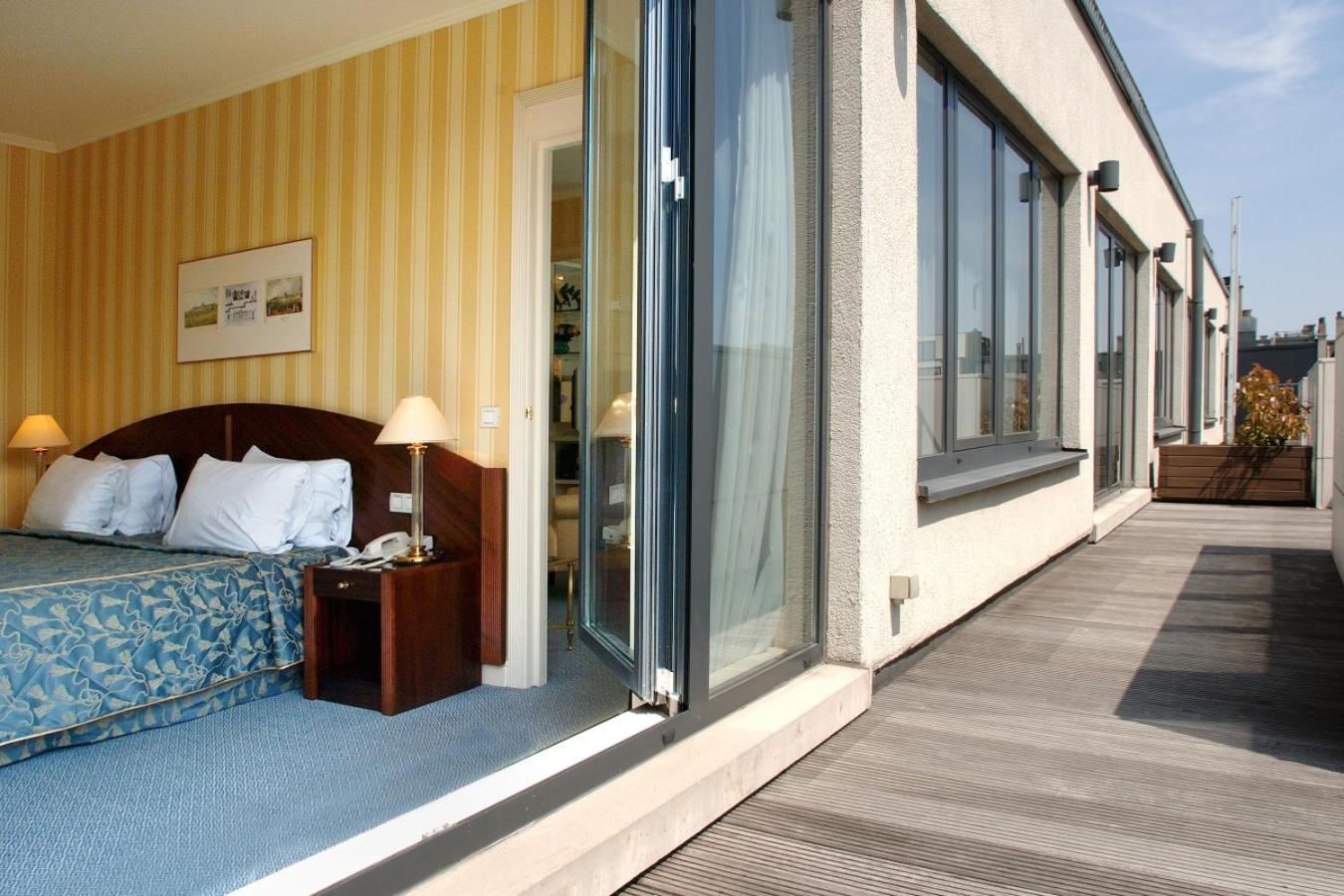 Le Chatelain Hotel