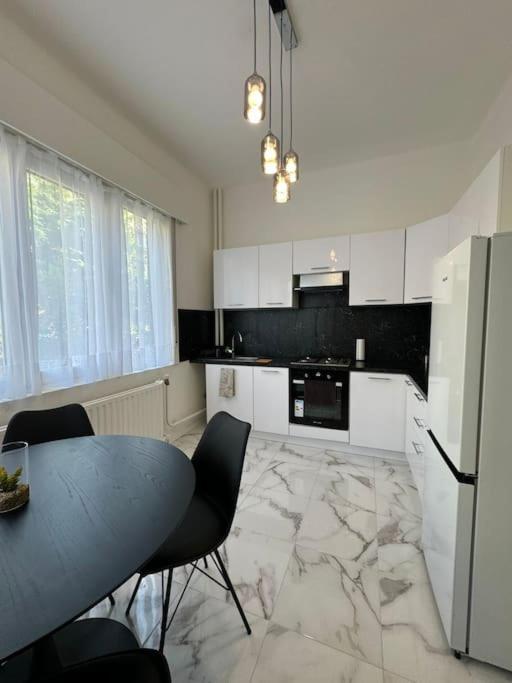Avec Jardin Et Jacuzzi - Koekelberg Apartment *