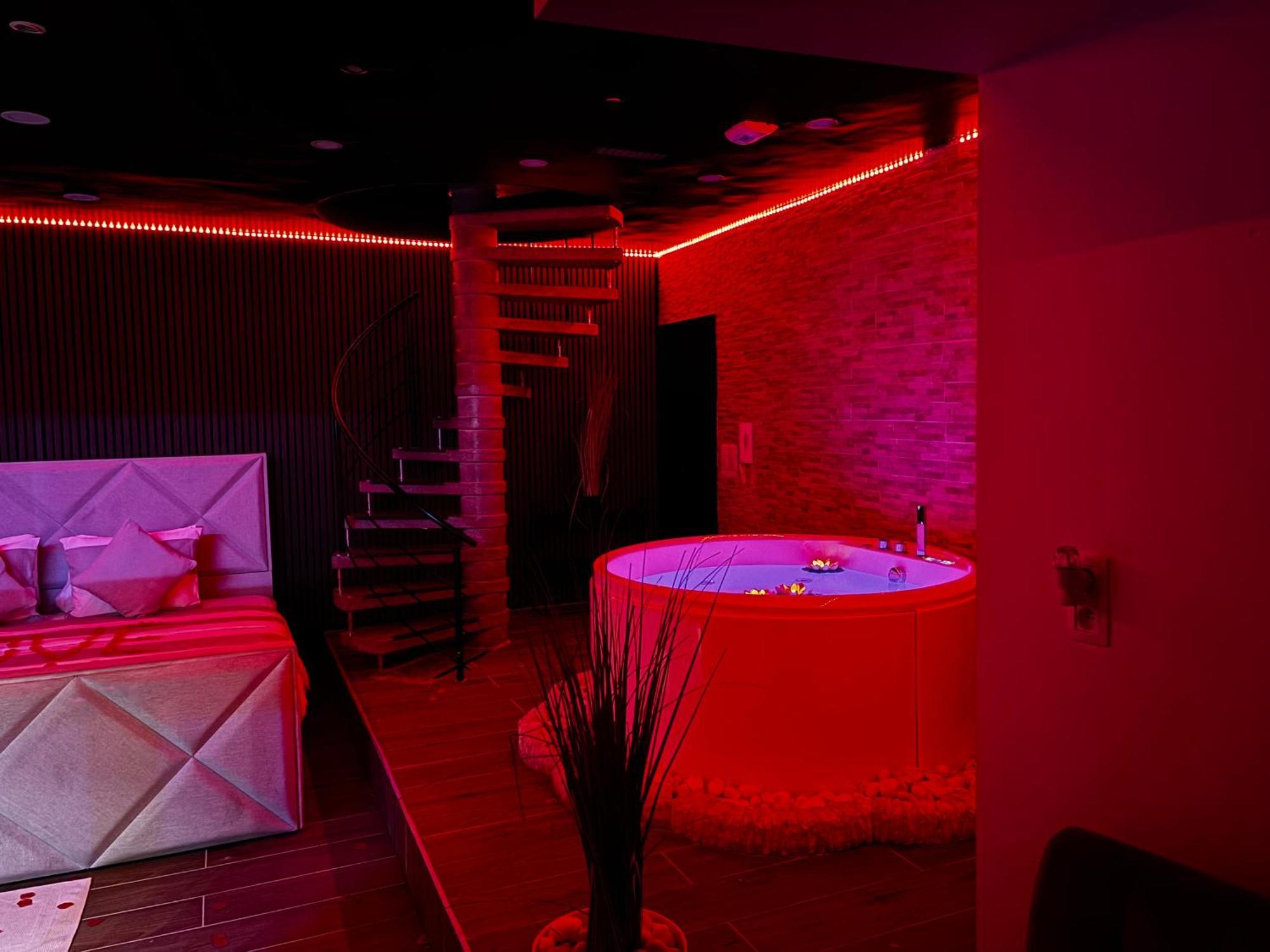 Bolingo Love hotel *