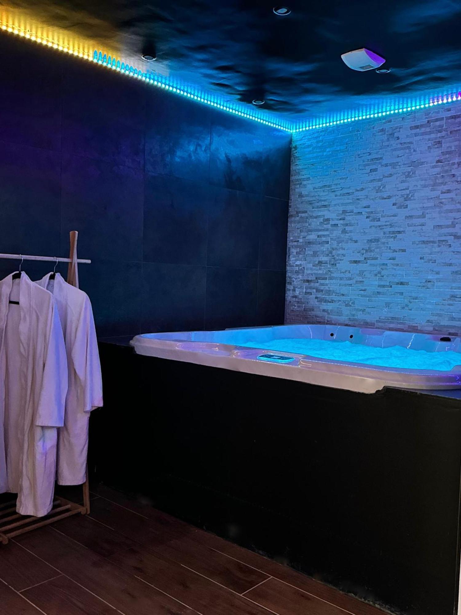 Love hotel Bolingo Brussels