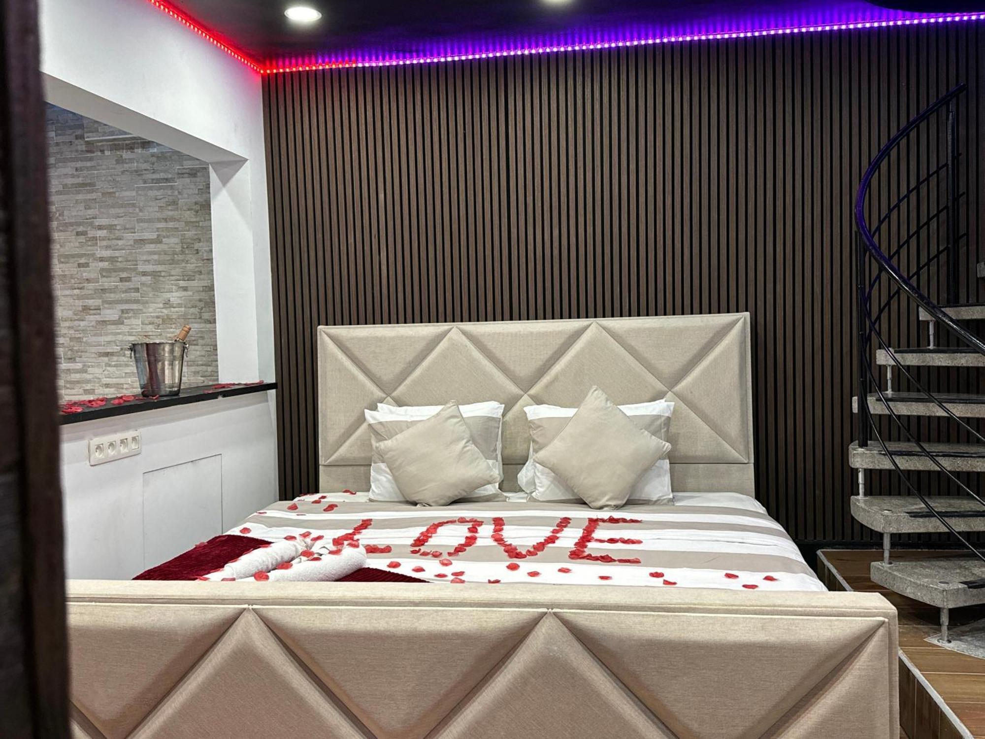 Love hotel Bolingo
