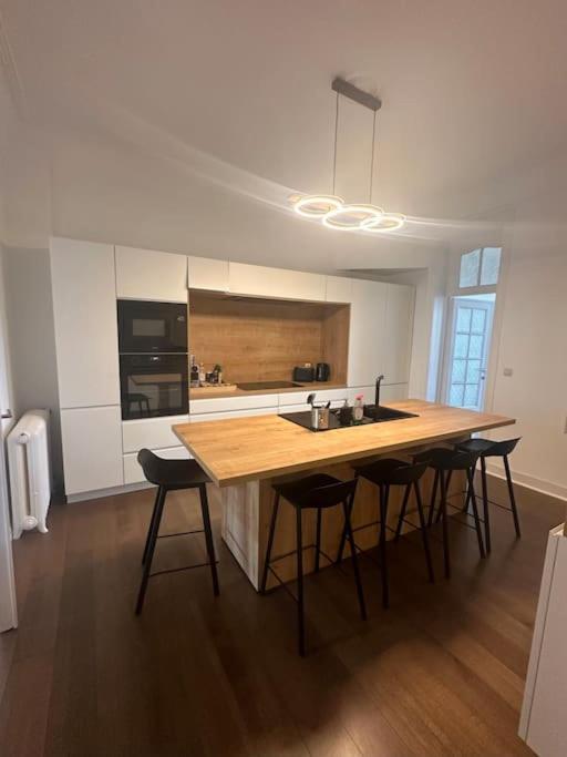 Welcome To Our Beautiful Triplex ! Appartement