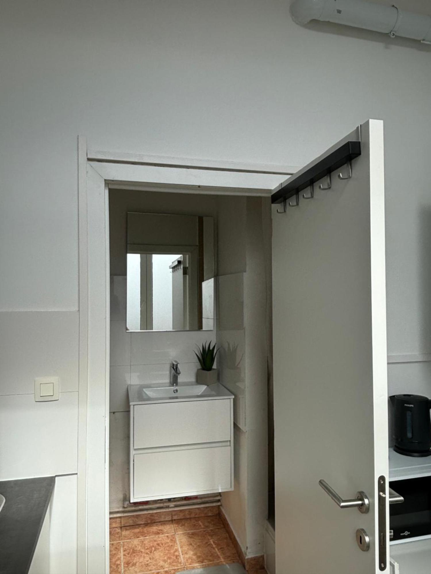 Issa Apartment