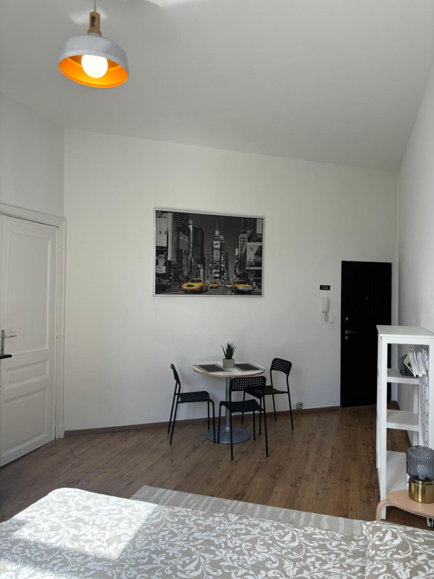 Issa Apartment *