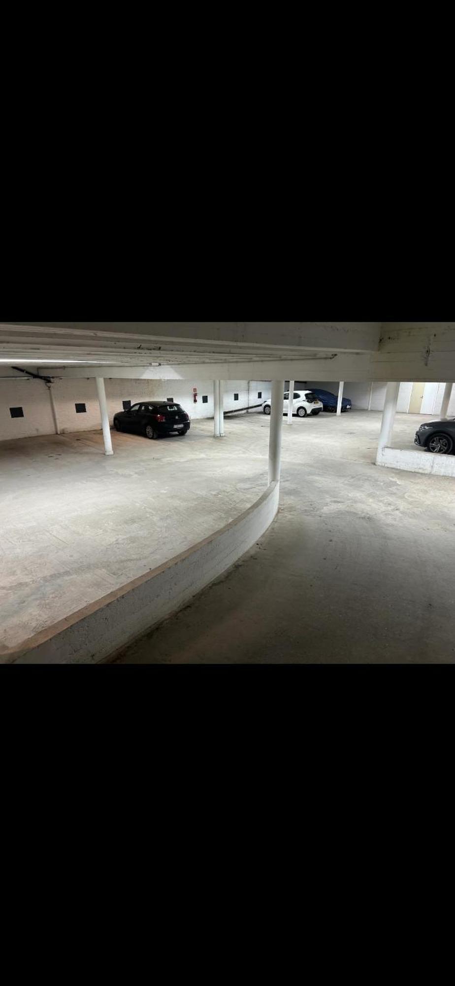 Spacieux Avec Terrasse Et Garage Prive * Bruxelles