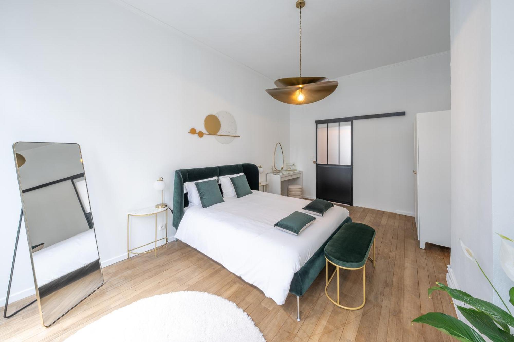 Your Serenity Bubble - Center Apartment