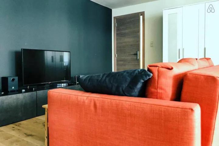 Entierement Renove Et Equipe De Deux Dans Le Quartier Schuman Apartment Brussels