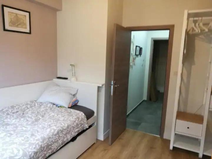 Entierement Renove Et Equipe De Deux Dans Le Quartier Schuman * Brussels