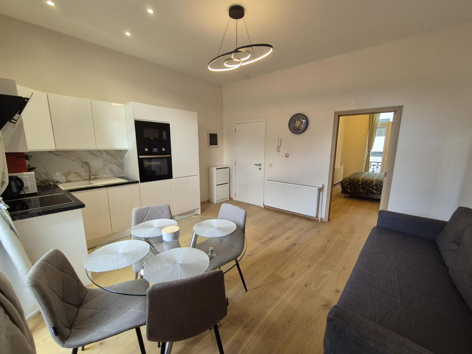 Elegant In Center Of Appartement *
