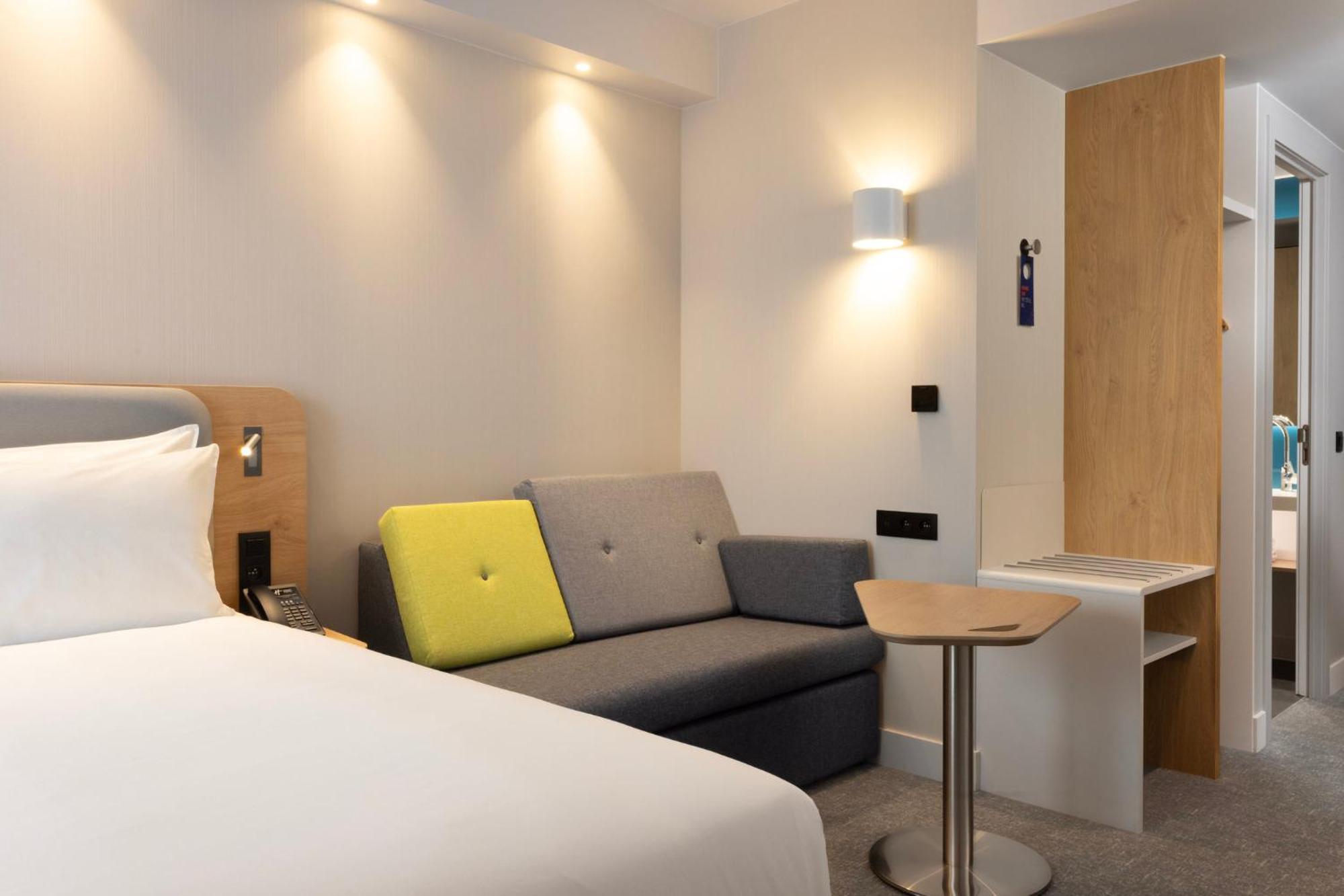Express - Airport By Ihg *