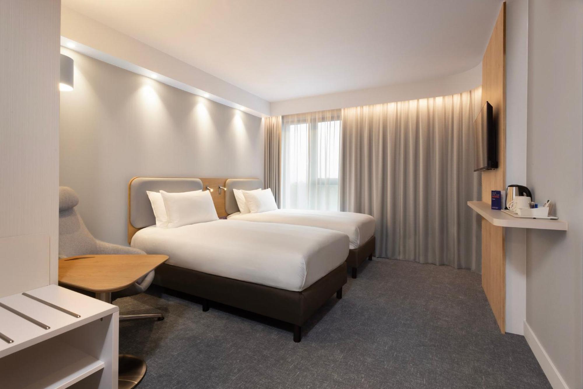 Express - Airport By Ihg Hotel *