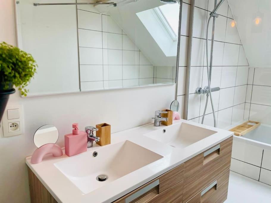 Beautiful 2 Bedroom Duplex In Le Chatelain Appartement *