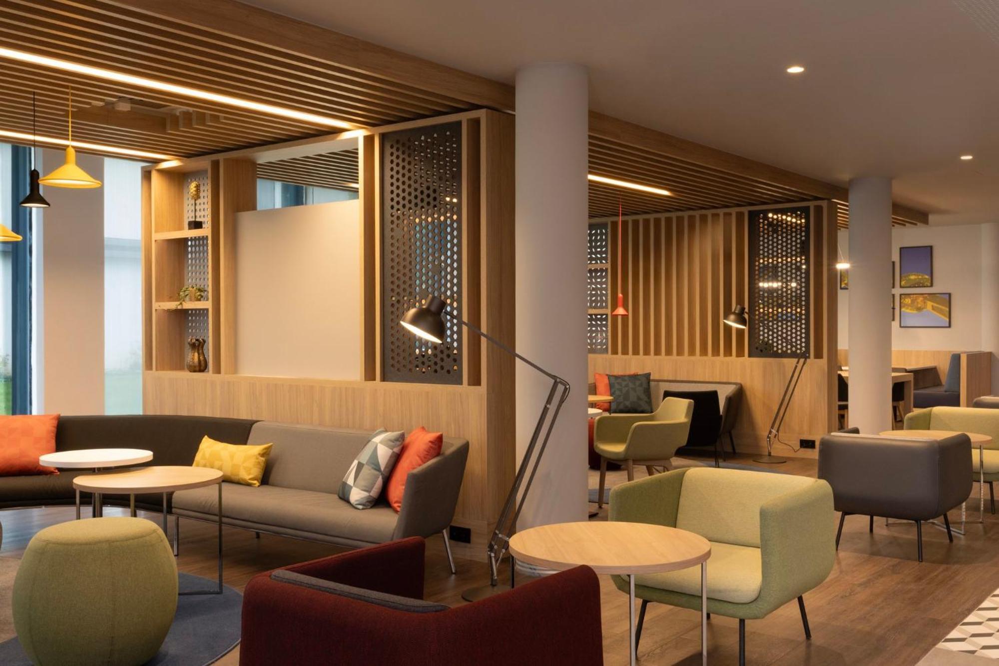 Express - Airport By Ihg Hotel *