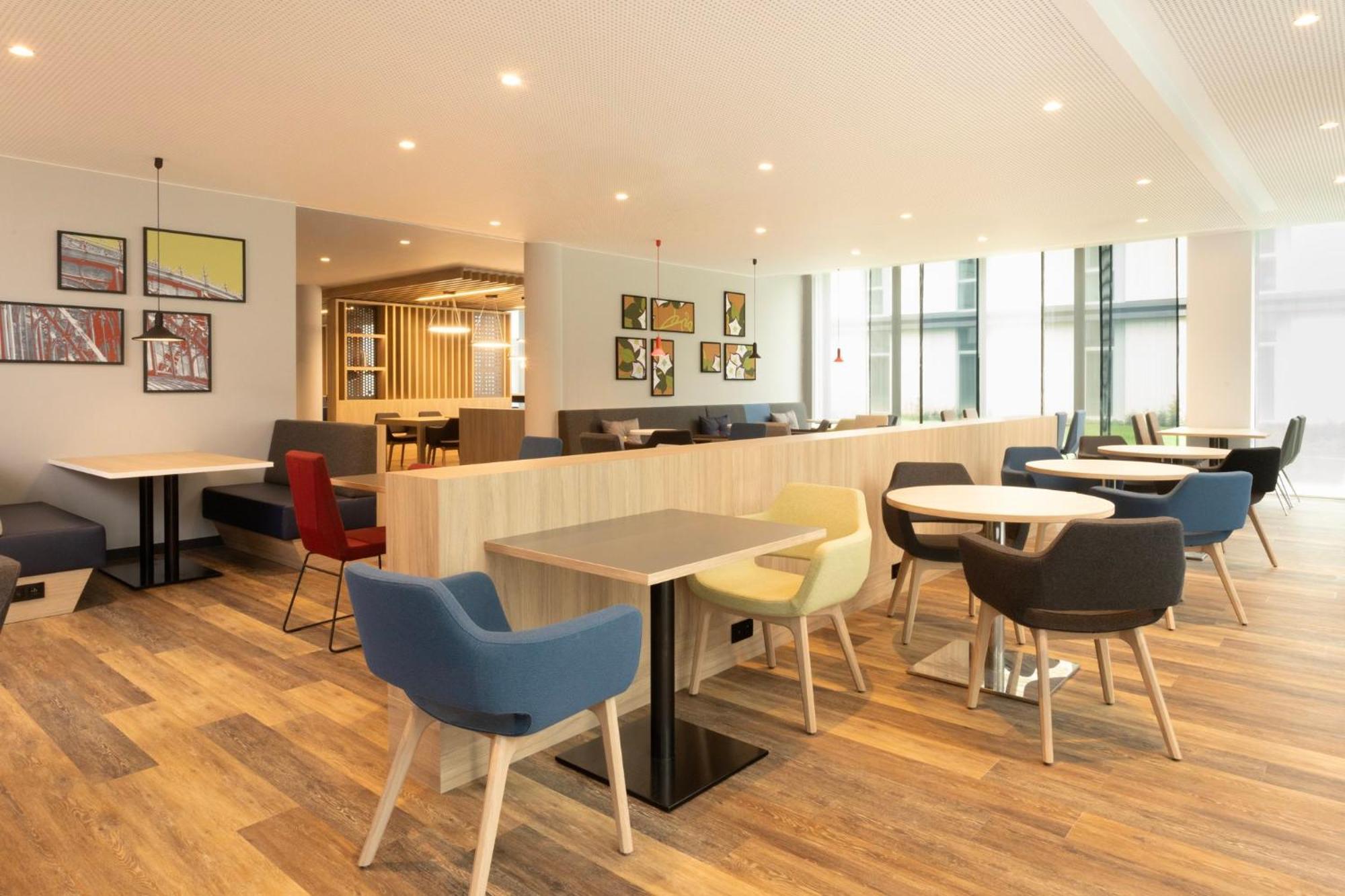 Express - Airport By Ihg Hotel