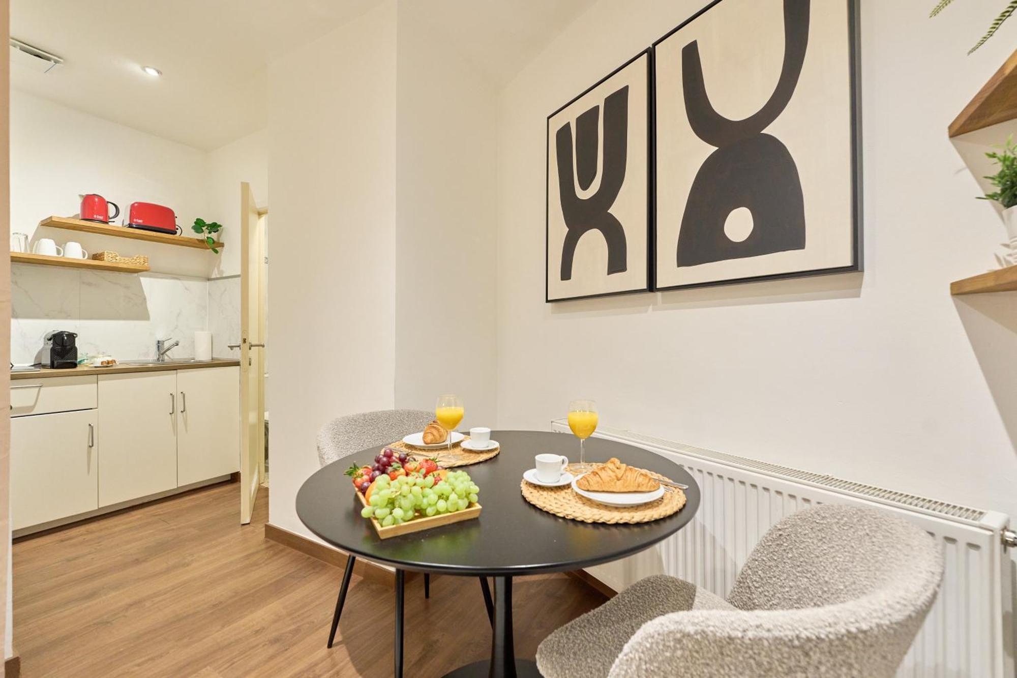 Compact & Stylish In * Bruxelles