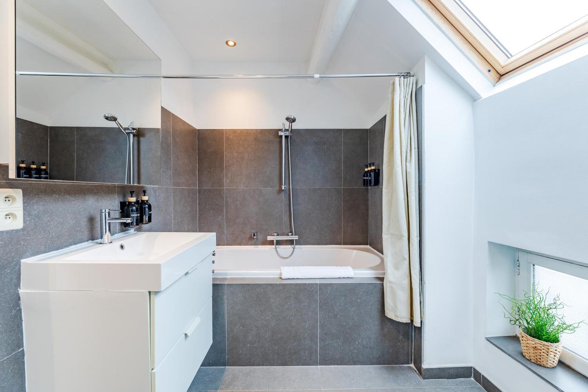 Modern Flat Near Grand Place * Bruxelles