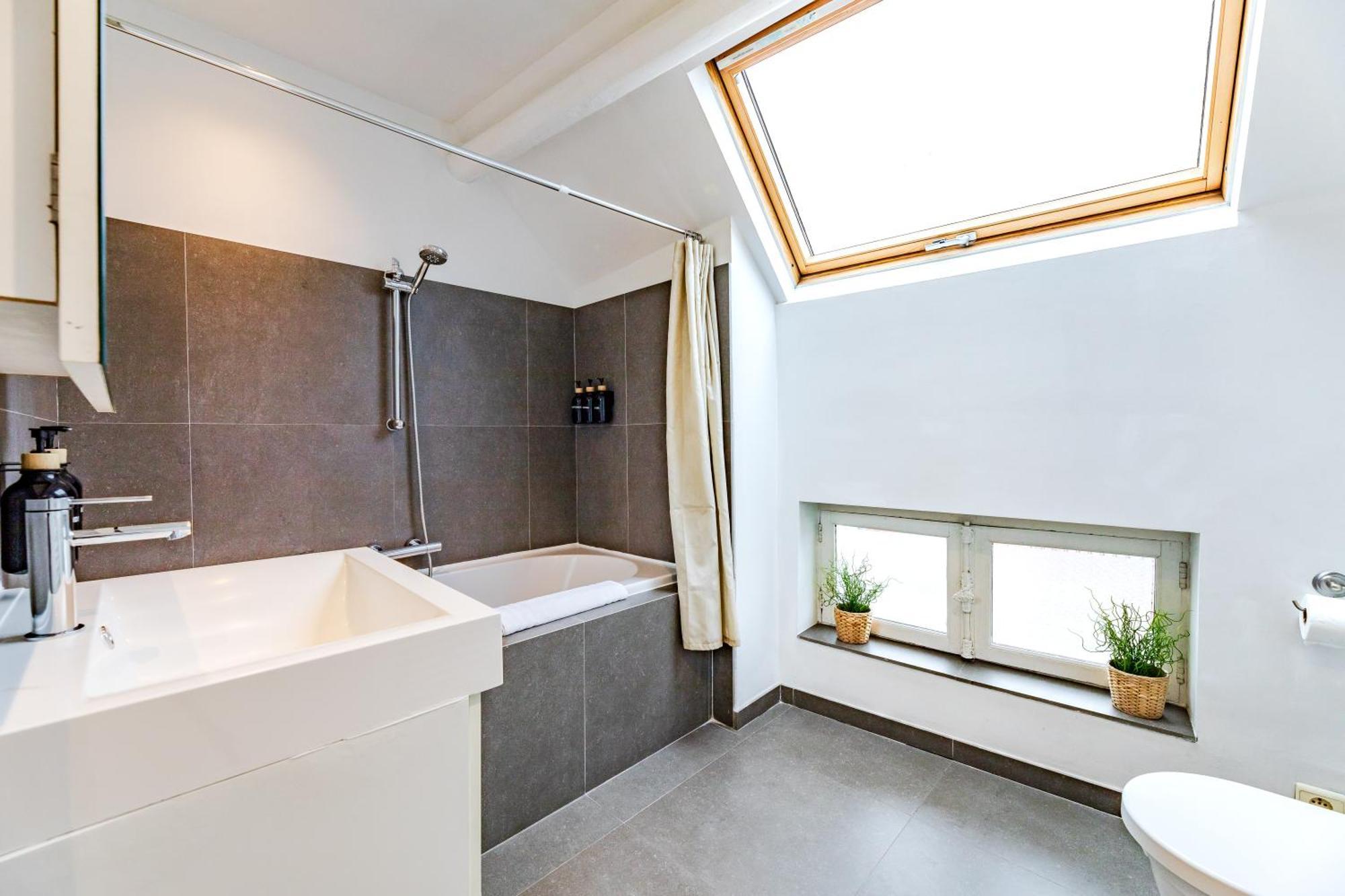 Modern Flat Near Grand Place