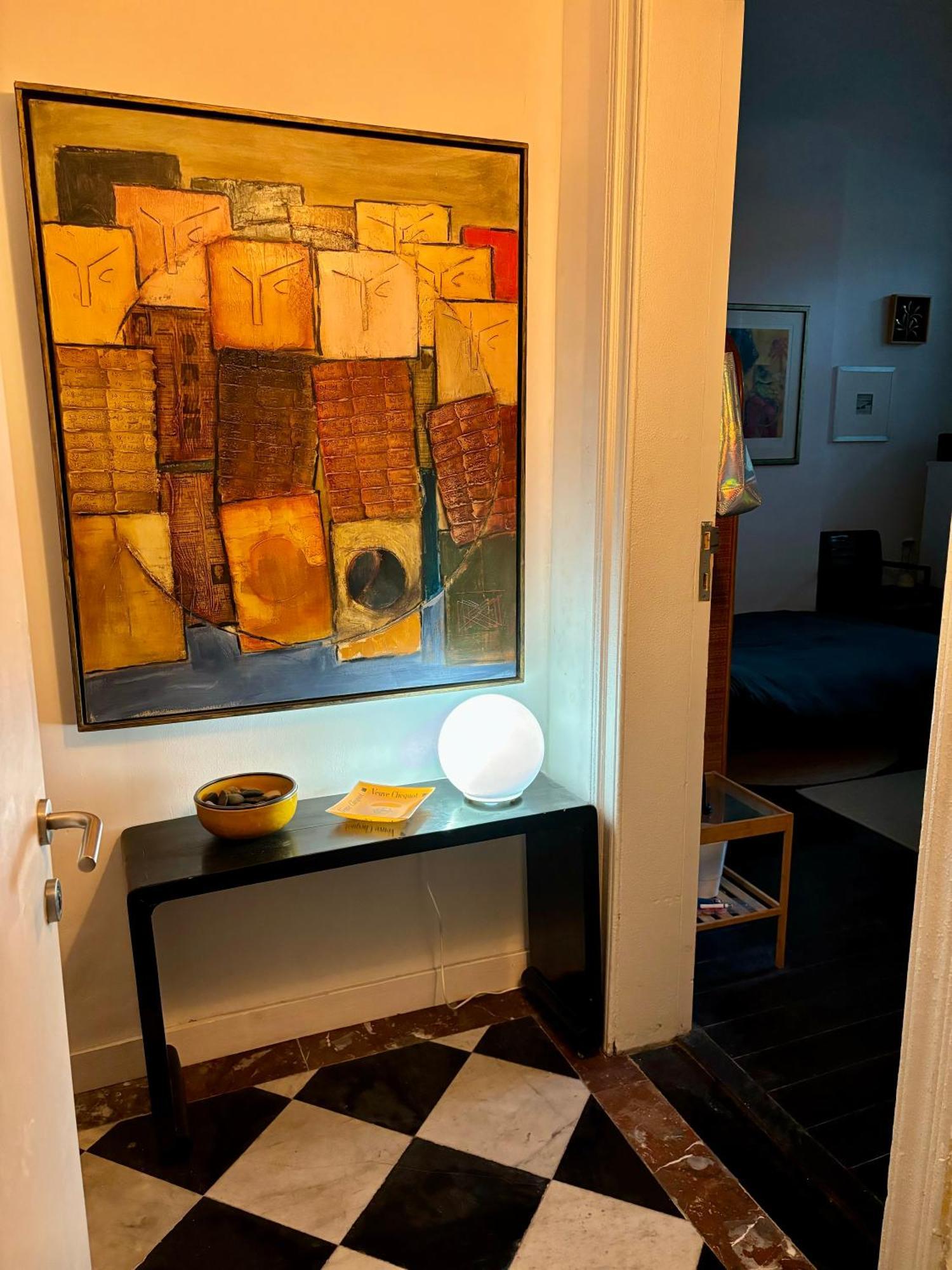 Art Apartment *