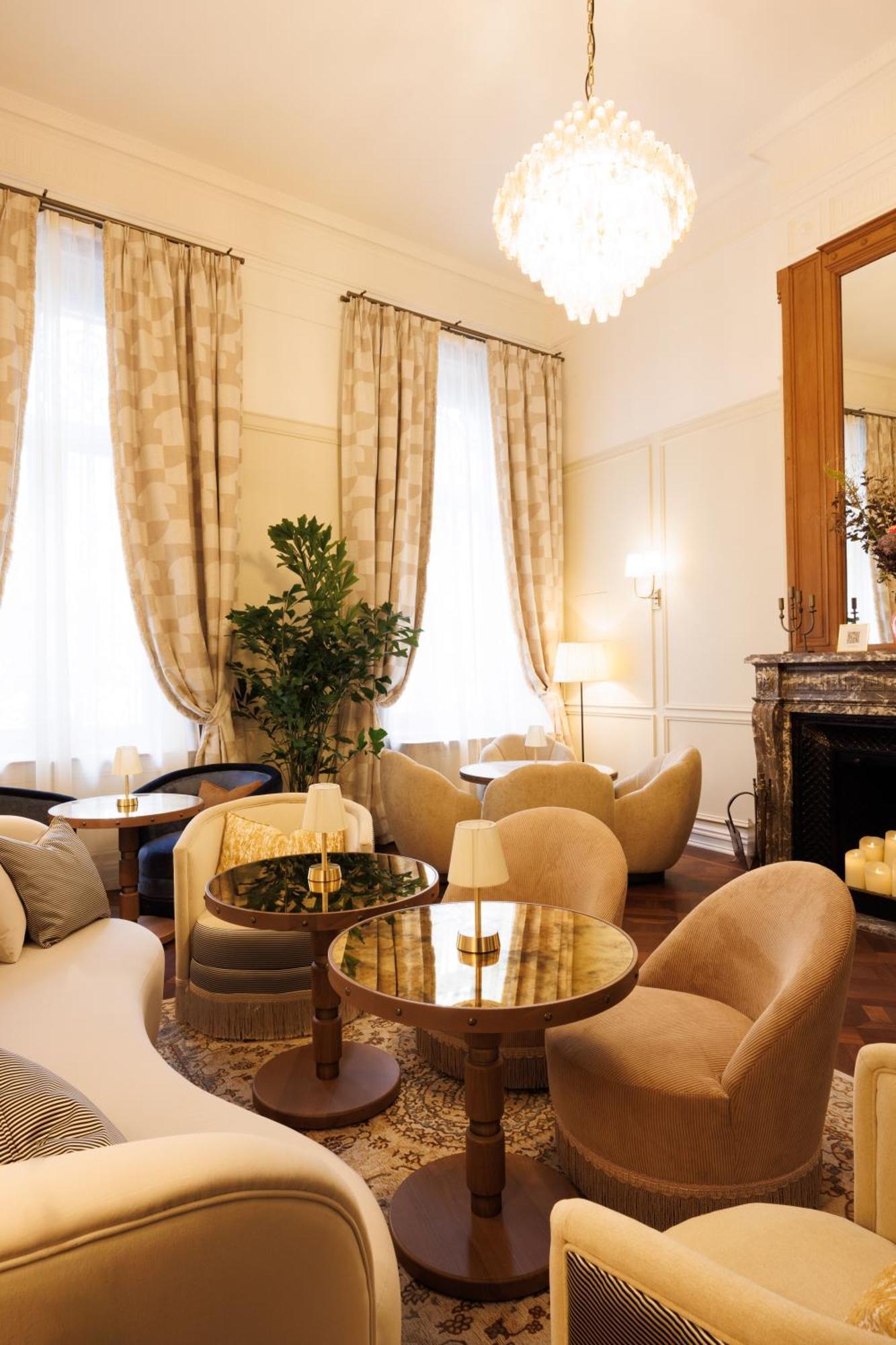 Fleur De 4*