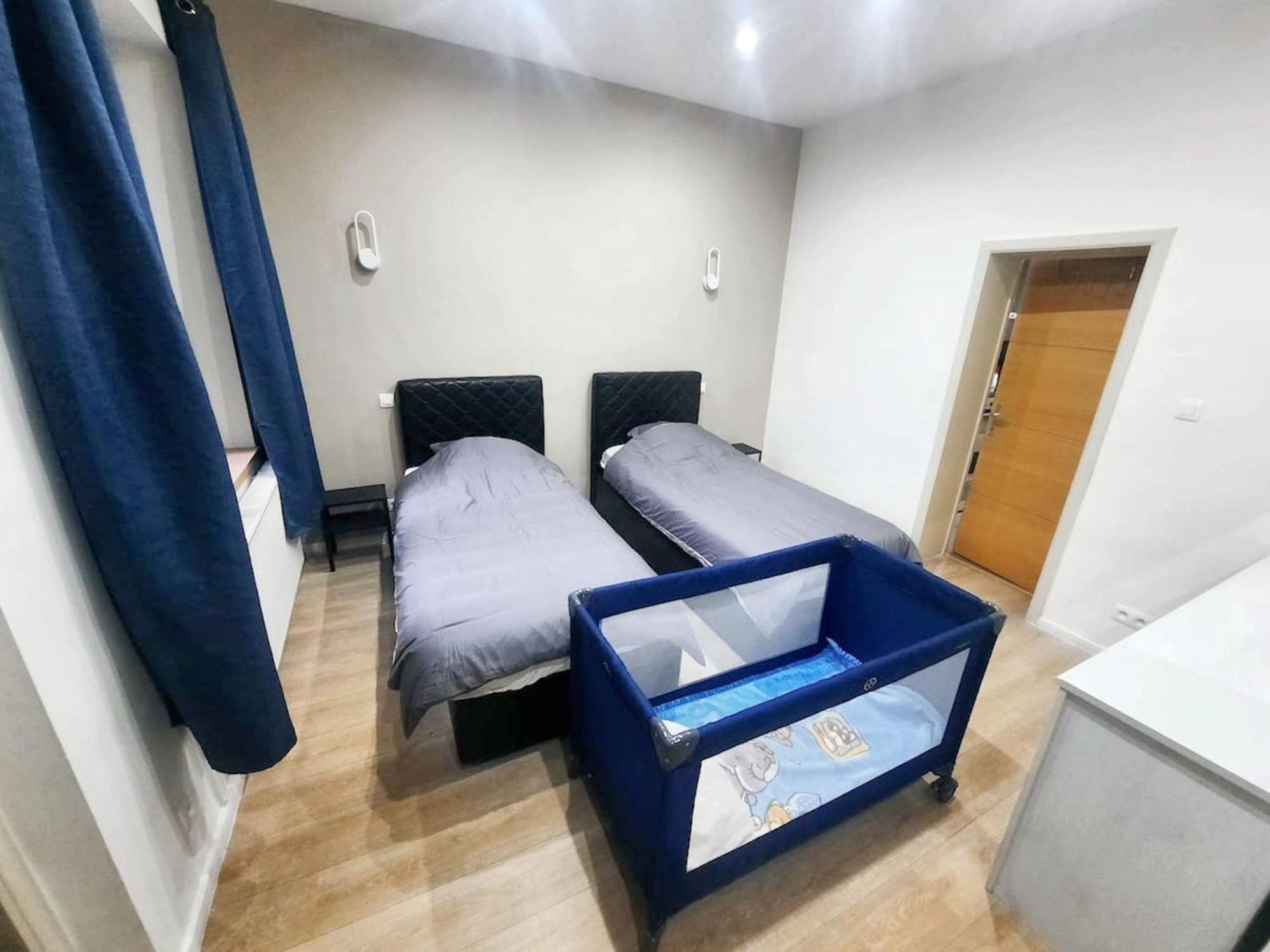 Apartment Modern In Molenbeek Saint Jean / 77 M² / Parking *